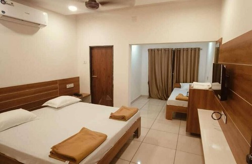Dwarka Hotel | Hotel Ayodhya Bhwan