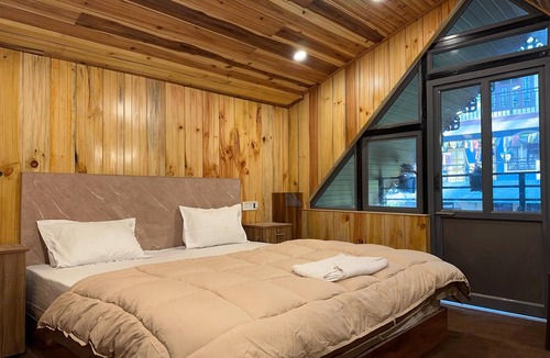Darjeeling Hotel | Hotel Basera