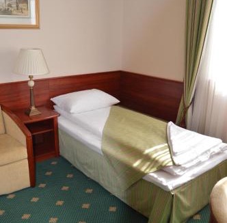 Tluszcz Hotel | Hotel Batory