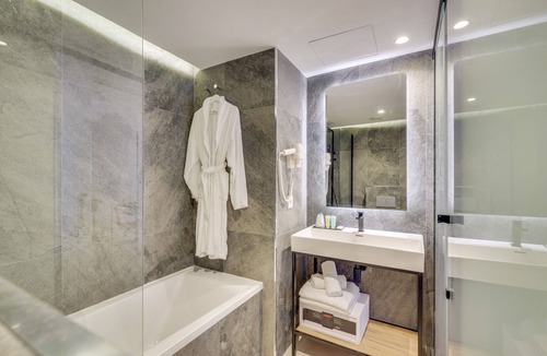 Quartier Saint-Ambroise Hotel | Hotel Beauséjour