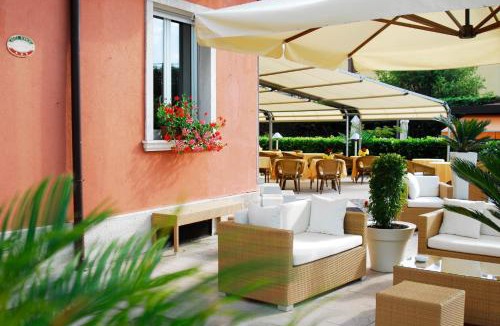 Lazise Old Town Hotel | Hotel Benacus