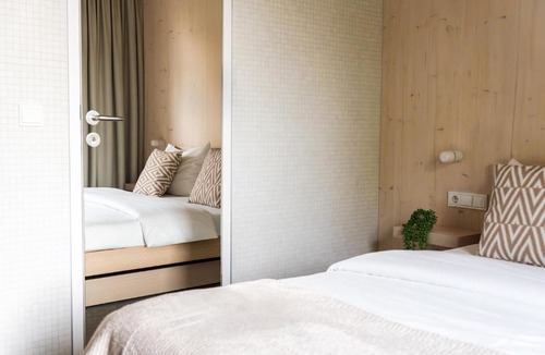 Ludwigsburg Hotel | Hotel Bergamo Modern & zentral in Ludwigsburg 24h Check in 3 Min zum Schloss nachhaltiges Hotel in Holzbauweise