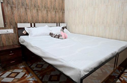 Bandra East Apartment | Hotel Bhagirath