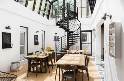 Issy-les-Moulineaux Hotel | Hotel Bootcamp
