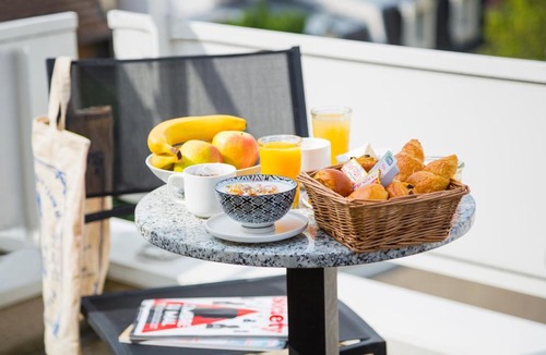 Issy-les-Moulineaux Hotel | Hotel Bootcamp