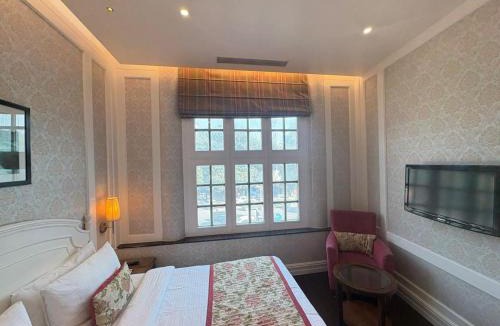 Connaught Place Hotel | Hotel Bright