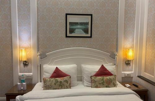 Connaught Place Hotel | Hotel Bright