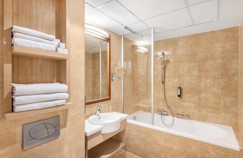 Nepszinhaz negyed Hotel | Hotel Bristol Budapest