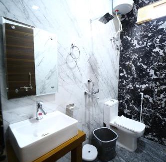 Agra House | Hotel Byke Ride - Walkable from Agra Cantt Railway Station