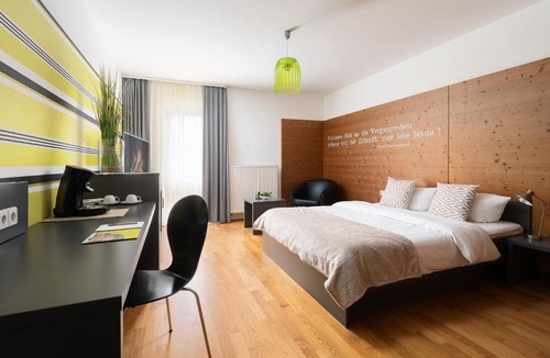 Ludwigsburg Hotel | Hotel CampusZwei Komfortable Doppelzimmer & Apartments mit Küche Zentral in Ludwigsburg ideal für Business & Langzeitaufenthalte 24h Check in Kinder bis 14 Jahre übernachten kostenlos