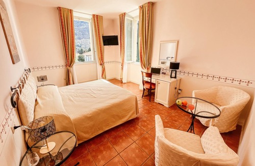 Brusimpiano Hotel | Hotel Caroline
