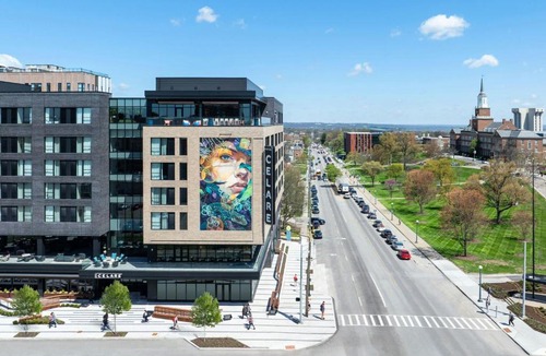 Cincinnati Hotel | Hotel Celare, Cincinnati Midtown, a Tribute Portfolio Hotel