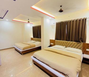 Nathdwara Hotel | hotel Chandra dev 966o9o1oo6 just 350mtr from shreenathji temple 5min away I with indoor games Snooker 8pool TT By SK