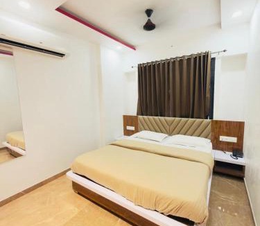 Nathdwara Hotel | hotel Chandra dev 966o9o1oo6 just 350mtr from shreenathji temple 5min away I with indoor games Snooker 8pool TT By SK
