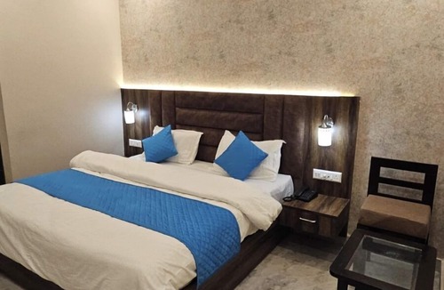 Mahmoorganj Hotel | Hotel Cherry Blossom