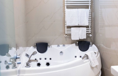 Dorobanti Hotel | Hotel Christina Plus