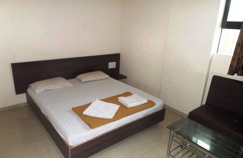 Bhiwandi Hotel | Hotel Cosmo Lodging