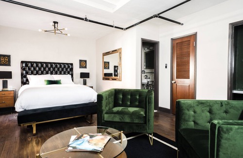 Belltown Hotel | Hotel Crocodile & Crocodile Music Venue