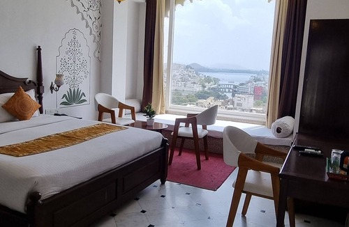 Lake Swaroop Sagar Hotel | Hotel Darbargarh, Udaipur