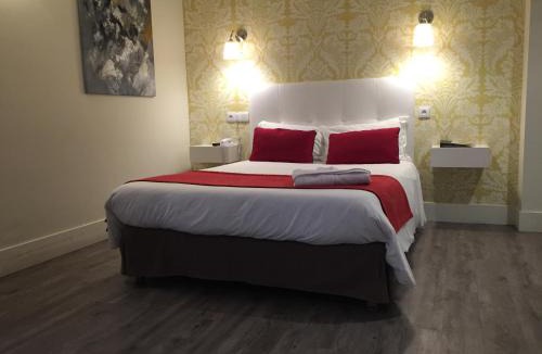 Puteaux Hotel | Hotel Dauphin