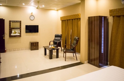 Lahore Hotel | Hotel Days Inn Two