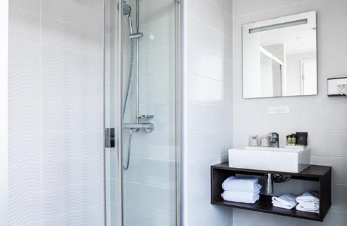 Quartier des Grandes-Carrieres Hotel | Hotel de Flore - Montmartre