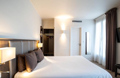 Quartier des Grandes-Carrieres Hotel | Hotel de Flore - Montmartre