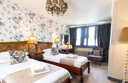 La Chartre-sur-le-Loir Hotel | Hotel De France - LOGIS DE FRANCE