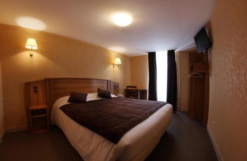 Sauxillanges Hotel | Hotel De L'Abbaye