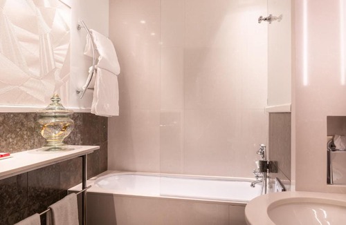 Faubourg-du-Roule Hotel | Hotel de Montesquieu