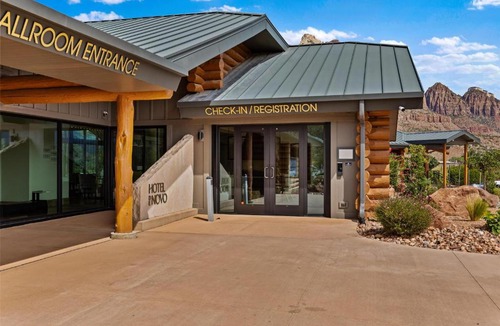 Zion National Park South Entrance Hotel | Hotel De Novo Springdale, Tapestry Collection by Hilton