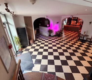 Poligny Hotel | Hotel De Paris