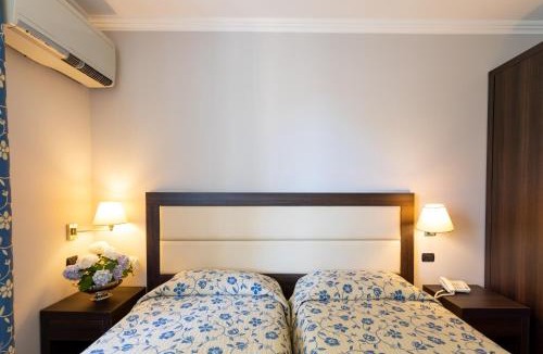 Angera Hotel | Hotel Dei Tigli