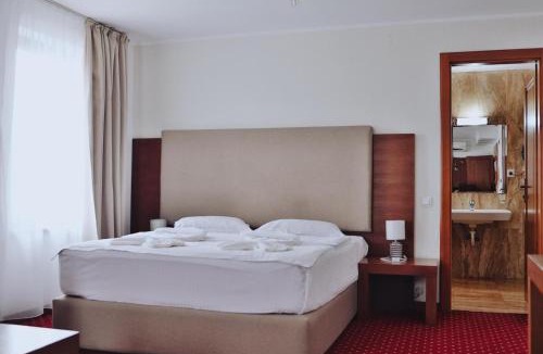 Medias Hotel | Hotel Dennis