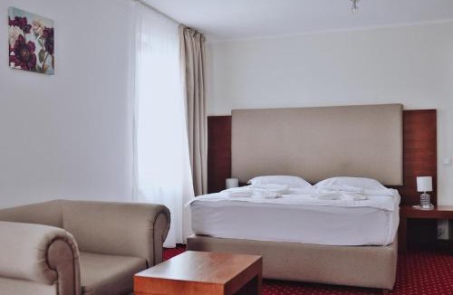 Medias Hotel | Hotel Dennis