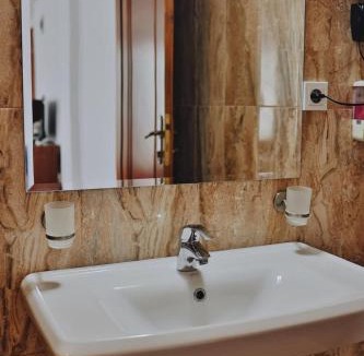Medias Hotel | Hotel Dennis