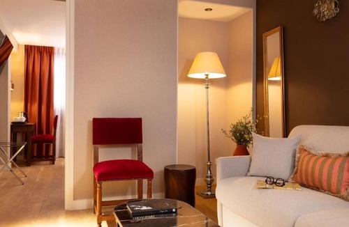 Saint-Germain-des-Pres Hotel | Hotel des Deux Continents
