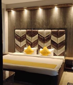 Mahmoorganj Bed & Breakfast | HOTEL Dev Vanshi Palace