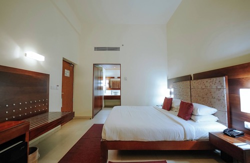 Kuppaayil Hotel | Hotel Devaragam