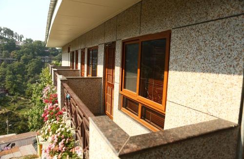 The Mall Road Hotel | Hotel Devlok Primal