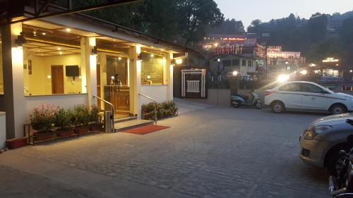 The Mall Road Hotel | Hotel Devlok Primal