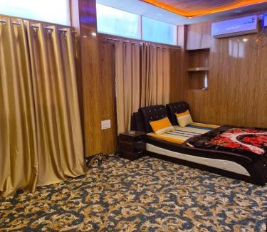 Gulmarg Hotel | Hotel Dilli Darbar and Restaurant