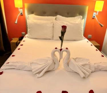 Puteaux Hotel | Hotel Douglas