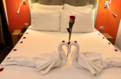 Puteaux Hotel | Hotel Douglas