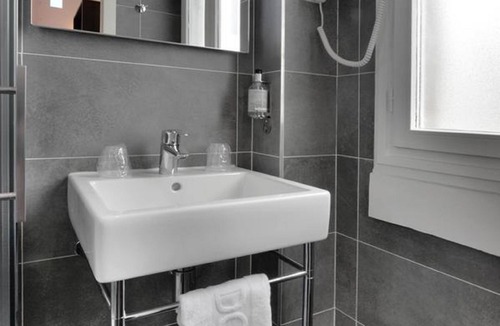 Puteaux Hotel | Hotel Douglas