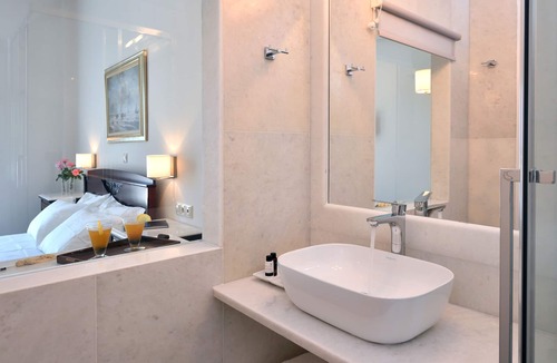 Parikia Hotel | HOTEL DOUKISSA