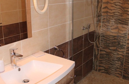 Ginasservis Hotel | Hotel du Bastier