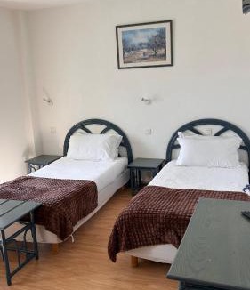 Le Caylar Hotel | Hotel Du Rocher