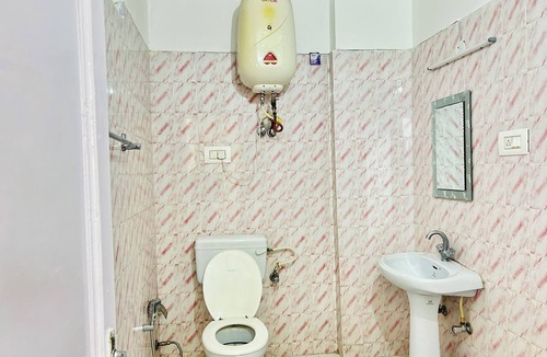 Dalhousie Hotel | Hotel Eagle Nest Central Heated