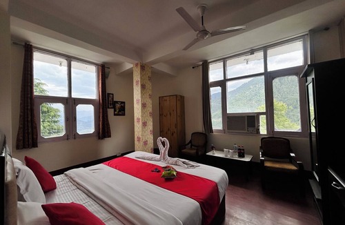 Dalhousie Hotel | Hotel Eagle Nest Central Heated
